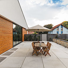 Eingangsbereich und Bodenplatten aus Beton