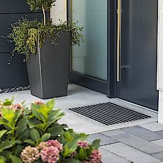 Eingangsbereich Fussmatten aus Beton